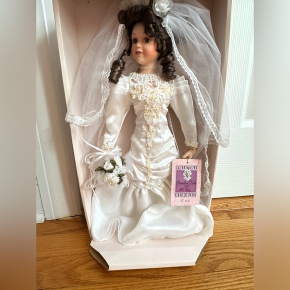 RARE Collectible Memories Porcelain Doll A Limited Collector’s Edition Bride Eva - Picture 11 of 17